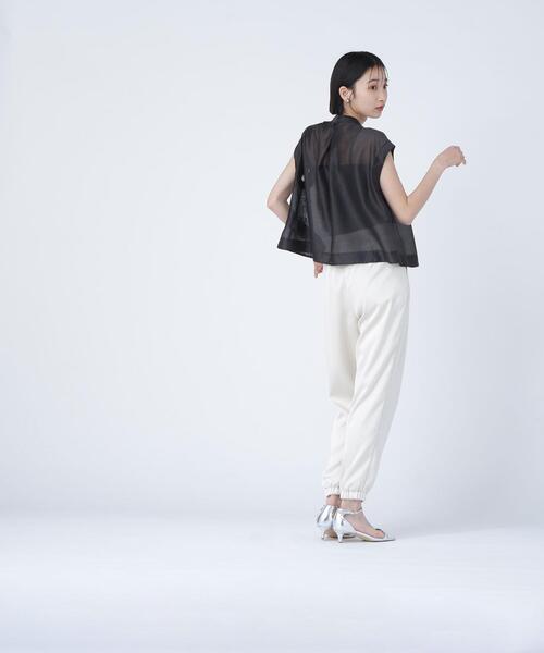 NATURAL BEAUTY BASIC(ナチュラルビューティーベーシック)の「◇シアークロップドブラウス(シャツ/ブラウス・レディース・ベージュ/ブラック/ブルー・MEDIUM/SMALL)」の11枚目の写真