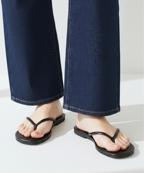 MAGASIN DE MODE Chou Chou(マガジンデモードシュシュ)の「【MAGASIN DE MODE Chou Chou】ストラップビーチサンダル KNF-TP※(サンダル・レディース・アイボリー/ブラック・37/36/39/38)」の1枚目の写真