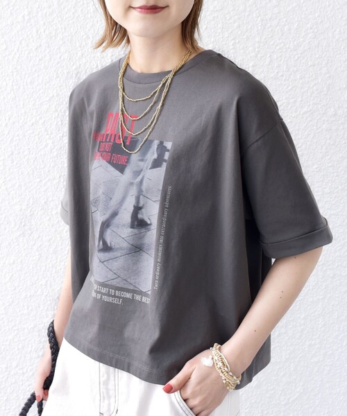 ＋81BRANCA（ハチイチブランカ）の「【SHIPS別注】81BRANCA:フォト ワイド TEE（Tシャツ/カットソー・レディース・ベージュ/オフホワイト/チャコールグレー・ONE SIZE）」の17枚目の写真