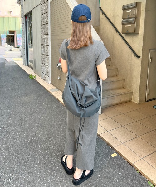 ABYS（アビス）の「【3サイズ展開】ワンポイント刺繍ワンピース（ワンピース・レディース・オートミール/ブラック/グレー・SMALL/MEDIUM/LARGE）」の5枚目の写真