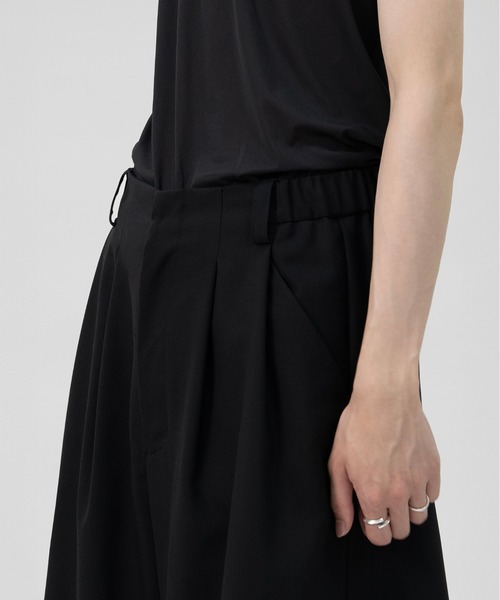 TWO TUCK WOOL WIDE SHORT TROUSERS（その他パンツ）｜LAPIIS
