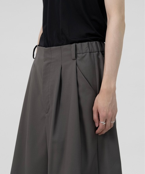 【LAPIIS】TWO TUCK WOOL WIDE SHORTTROUSERS TWO TUCK WOOL WIDE SHORT TROUSERS（その他パンツ）｜LAPIIS