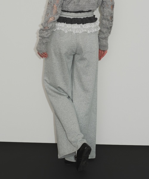SHAGGIE（シャギー）の「レースフリルスウェットルーズパンツ（スウェットパンツ・レディース・グレー/チャコールグレー・FREE）」の4枚目の写真
