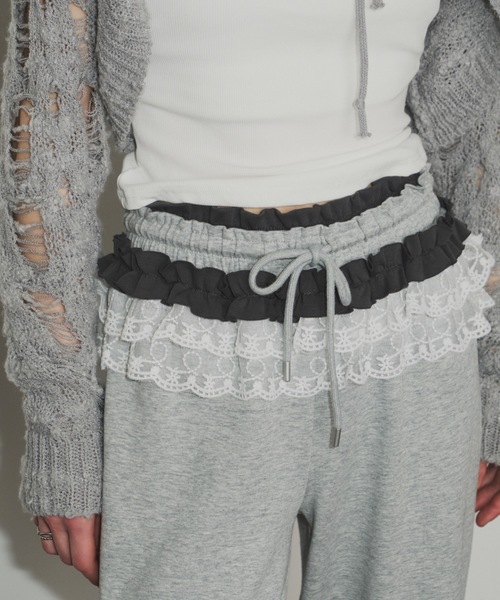 SHAGGIE（シャギー）の「レースフリルスウェットルーズパンツ（スウェットパンツ・レディース・グレー/チャコールグレー・FREE）」の5枚目の写真