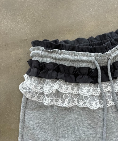 SHAGGIE（シャギー）の「レースフリルスウェットルーズパンツ（スウェットパンツ・レディース・グレー/チャコールグレー・FREE）」の12枚目の写真