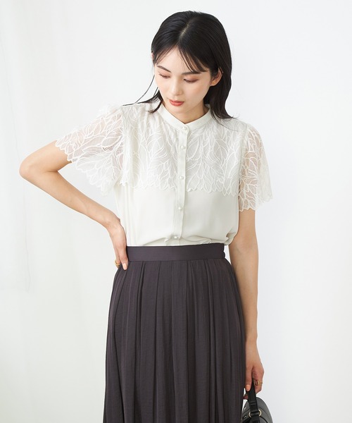 a.v.v（アーヴェヴェ）の「レースヨークブラウス（シャツ/ブラウス・レディース・ネイビー/ラベンダー/ダークグレー/ライトブルー/アイボリー・34/36/38/40/42）」の2枚目の写真