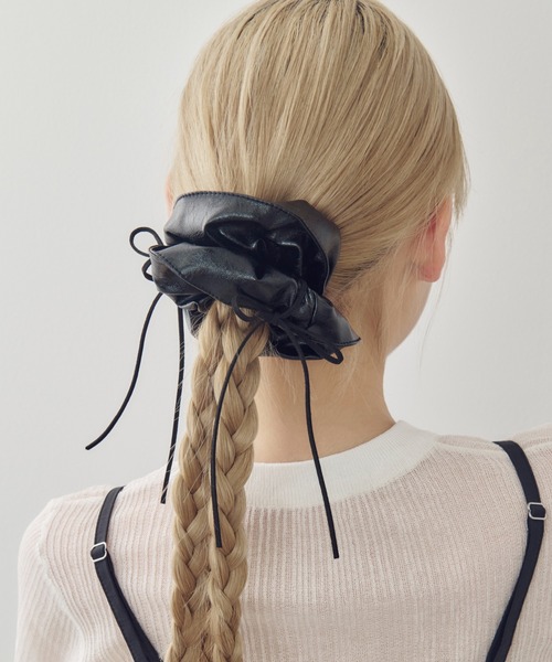 リボン ハング レザー タッチ ビッグ シュシュ（シュシュ