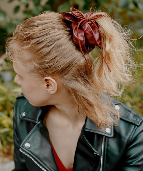 リボン ハング レザー タッチ ビッグ シュシュ（シュシュ）｜GOLDY