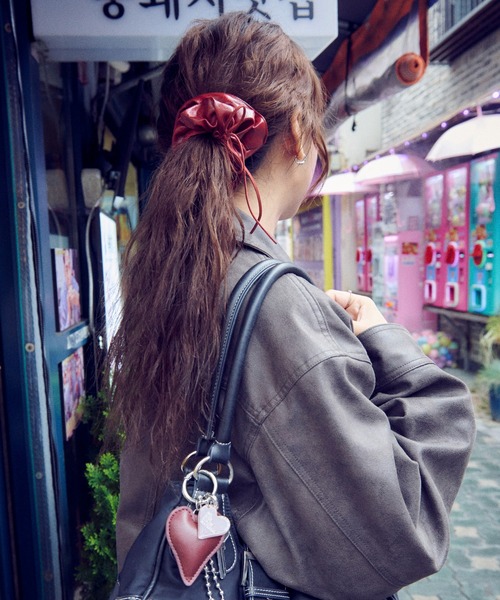 リボン ハング レザー タッチ ビッグ シュシュ（シュシュ）｜GOLDY