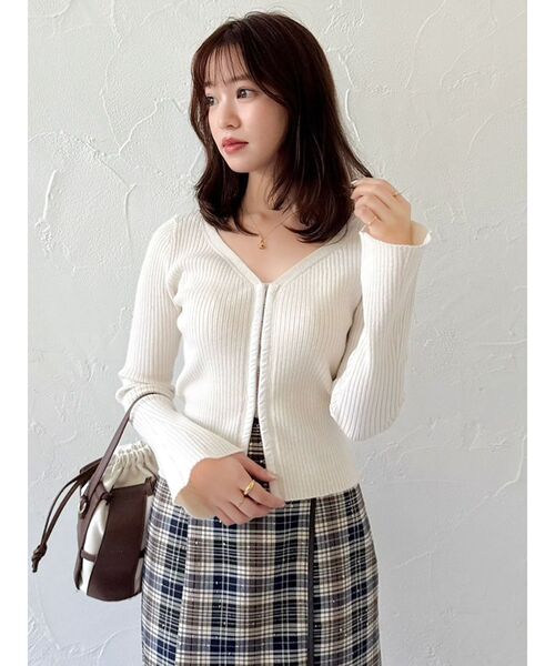 dazzlin（ダズリン）の「フロントホックニットカーディガン（カーディガン/ボレロ・レディース・ピンク/チャコールグレー/アイボリー・FREE）」の11枚目の写真