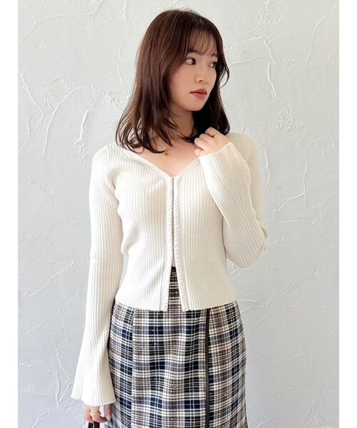 dazzlin（ダズリン）の「フロントホックニットカーディガン（カーディガン/ボレロ・レディース・ピンク/チャコールグレー/アイボリー・FREE）」の12枚目の写真