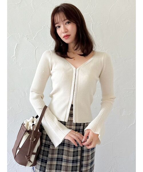 dazzlin（ダズリン）の「フロントホックニットカーディガン（カーディガン/ボレロ・レディース・ピンク/チャコールグレー/アイボリー・FREE）」の13枚目の写真