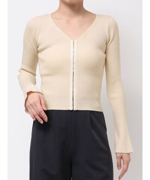 dazzlin（ダズリン）の「フロントホックニットカーディガン（カーディガン/ボレロ・レディース・ピンク/チャコールグレー/アイボリー・FREE）」の4枚目の写真