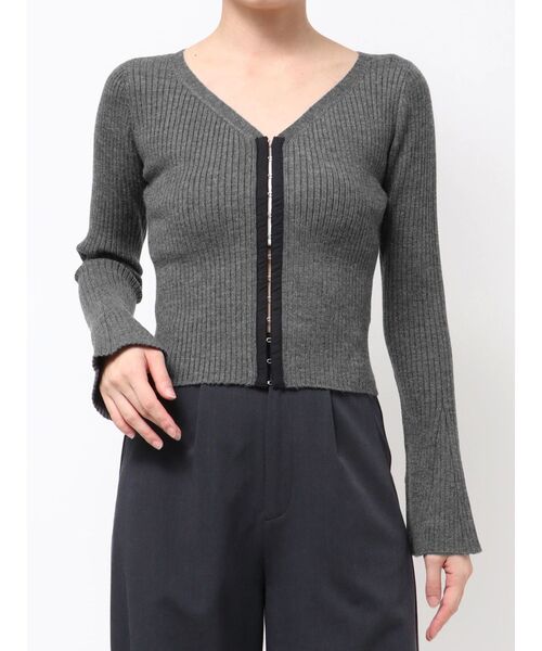 dazzlin（ダズリン）の「フロントホックニットカーディガン（カーディガン/ボレロ・レディース・ピンク/チャコールグレー/アイボリー・FREE）」の5枚目の写真