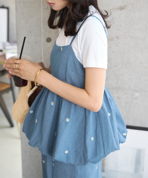 KOBE LETTUCE(コウベレタス)の「刺繍デニムバルーンキャミトップス(キャミソール・レディース・ブラック/ブルー/ネイビー・M)」の8枚目の写真