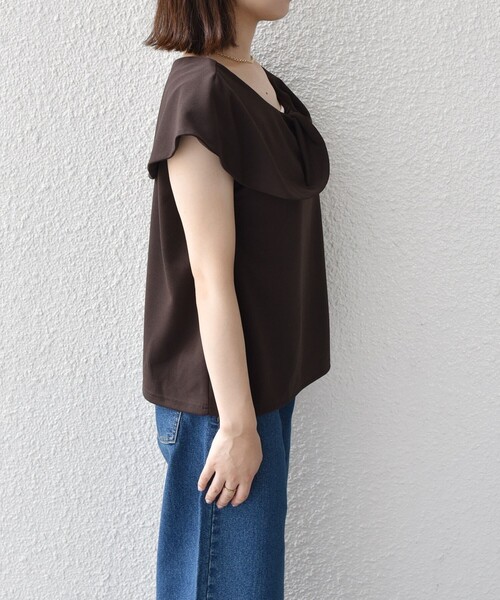 SHIPS Colors(シップス カラーズ)の「SHIPS Colors:〈手洗い可能〉ジョーゼット ネジリ カラー トップス(Tシャツ/カットソー・レディース・ブラック/ブラウン・ONE SIZE)」の15枚目の写真