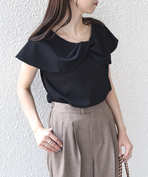 SHIPS Colors(シップス カラーズ)の「SHIPS Colors:〈手洗い可能〉ジョーゼット ネジリ カラー トップス(Tシャツ/カットソー・レディース・ブラック/ブラウン・ONE SIZE)」の19枚目の写真