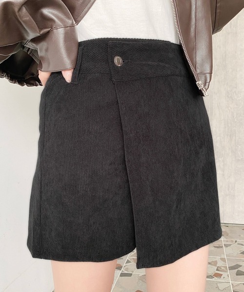 moment+（モーメントプラス）の「ラップ風コーデュロイショートパンツ（その他パンツ・レディース・グレイッシュベージュ/ブラウン/ブラック/アイボリー・M）」の2枚目の写真