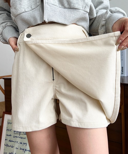 moment+（モーメントプラス）の「ラップ風コーデュロイショートパンツ（その他パンツ・レディース・グレイッシュベージュ/ブラウン/ブラック/アイボリー・M）」の6枚目の写真