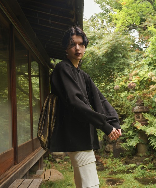 OMMO（オーエムエムオー）の「FLASK PATTERN PADDING TOP（スウェット・レディース・ホワイト/ブラック/グレー/ブラックミックス・F）」の3枚目の写真