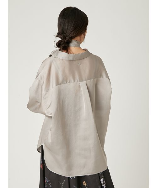 FRAY I.D（フレイアイディー）の「タイチョーカーシアーサテンシャツ（シャツ/ブラウス・レディース・ブラウン/ピンク/グレー・F）」の4枚目の写真
