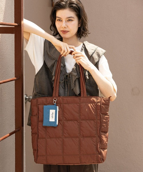 niko and...（ニコアンド）の「【A4サイズ収納可能】ポーチ付きキルトトートバッグL（トートバッグ・レディース・ブラック/チャコール/ダークブラウン/ブラウン・0）」の6枚目の写真