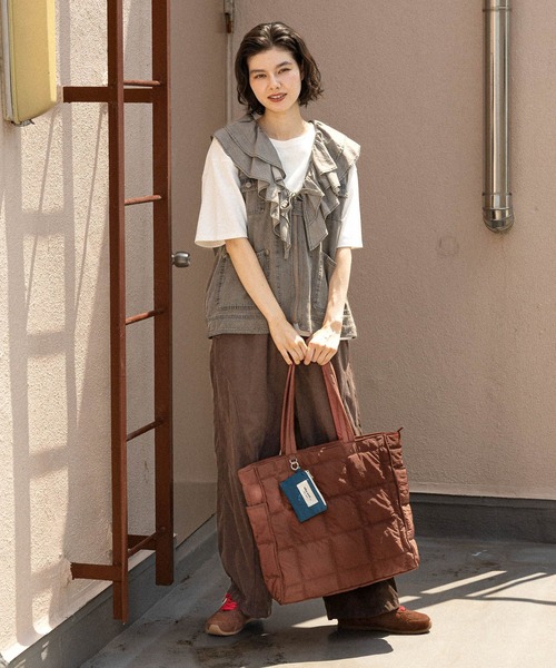 niko and...（ニコアンド）の「【A4サイズ収納可能】ポーチ付きキルトトートバッグL（トートバッグ・レディース・ブラック/チャコール/ダークブラウン/ブラウン・0）」の10枚目の写真