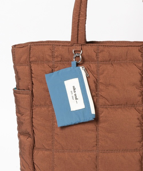 niko and...（ニコアンド）の「【A4サイズ収納可能】ポーチ付きキルトトートバッグL（トートバッグ・レディース・ブラック/チャコール/ダークブラウン/ブラウン・0）」の17枚目の写真