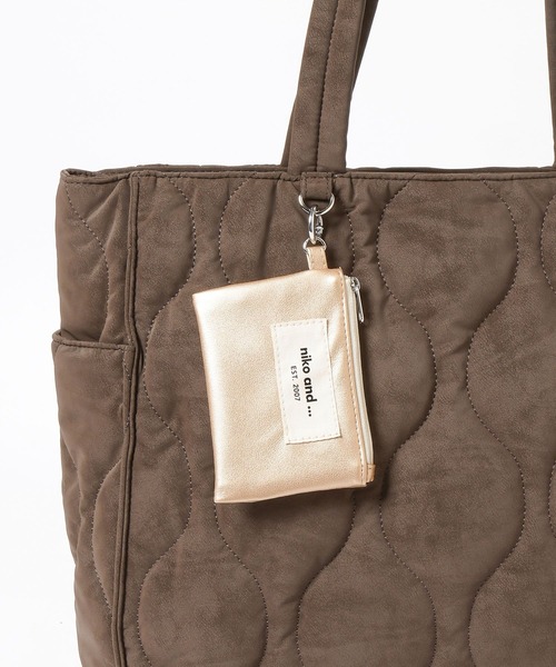 niko and...（ニコアンド）の「【A4サイズ収納可能】ポーチ付きキルトトートバッグL（トートバッグ・レディース・ブラック/チャコール/ダークブラウン/ブラウン・0）」の18枚目の写真