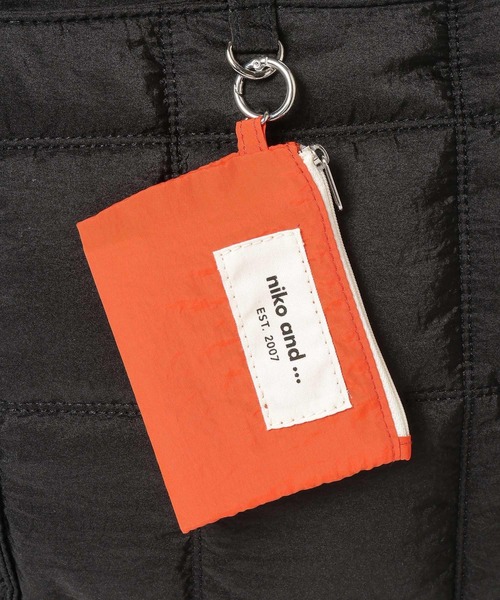 niko and...（ニコアンド）の「【A4サイズ収納可能】ポーチ付きキルトトートバッグL（トートバッグ・レディース・ブラック/チャコール/ダークブラウン/ブラウン・0）」の20枚目の写真