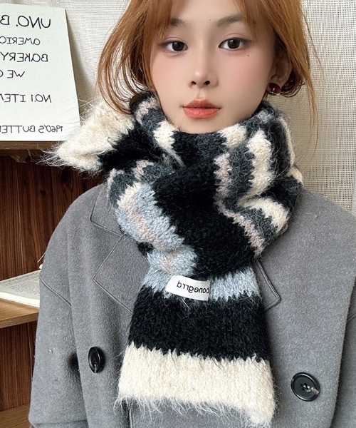 SHEPP(シープ)の「マルチボーダーニットマフラー(マフラー・レディース・ブルー/レッド/ブラウン/ブラック・F)」の15枚目の写真
