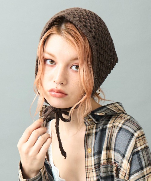 ANAP（アナップ）の「透かし編みニット バブーシュカ（ニットキャップ/ビーニー・レディース・ブラック/ブラウン・F）」の7枚目の写真