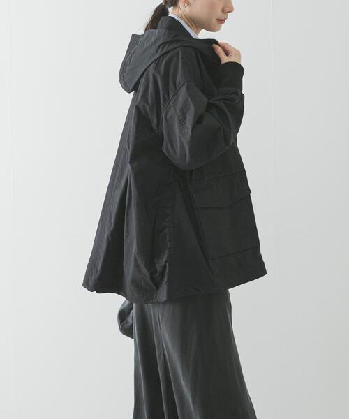 URBAN RESEARCH（アーバンリサーチ）の「コットンナイロンマウンテンパーカー（マウンテンパーカー・レディース・ベージュ/ブラック/チャコールグレー・FREE）」の4枚目の写真