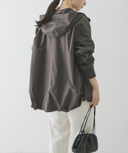 URBAN RESEARCH（アーバンリサーチ）の「コットンナイロンマウンテンパーカー（マウンテンパーカー・レディース・ベージュ/ブラック/チャコールグレー・FREE）」の18枚目の写真