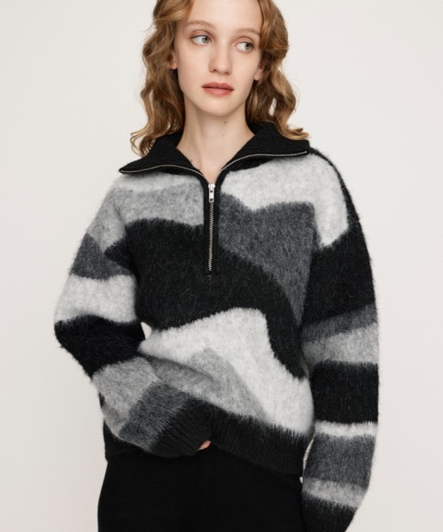 SLY(スライ)の「FRONT ZIP MARBLE KNIT TOPS フロントジップ マーブル ニット トップス 秋服 冬服(ニット/セーター・レディース・ブラック/ベージュ/ネイビー・FREE)」の2枚目の写真