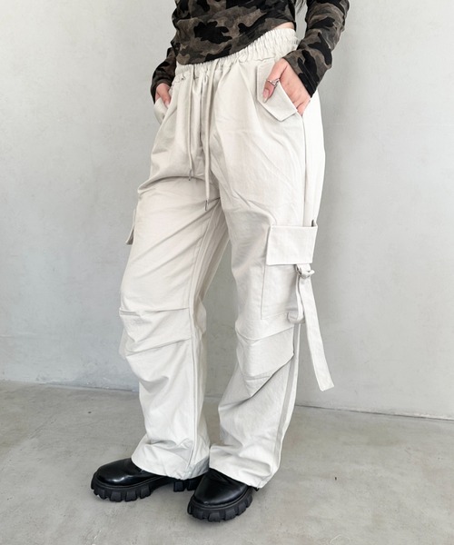 Bamm(バム)の「パラシュートワイドカーゴパンツ(カーゴパンツ・レディース・ネイビー/ブラック/アイボリー・FREE)」の10枚目の写真