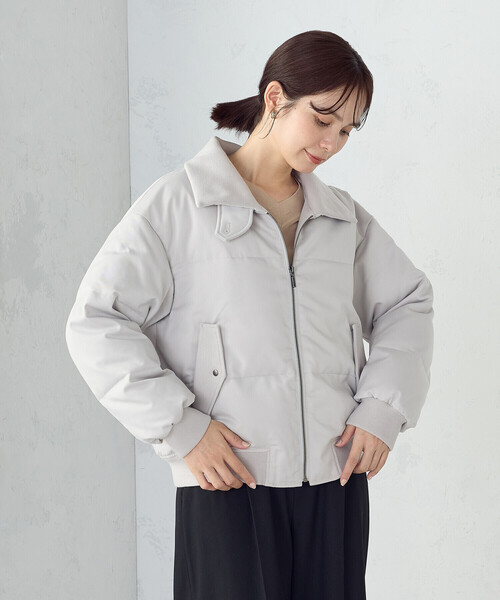 COMME CA ISM（コムサイズム）の「ダウンブルゾン（ダウンジャケット/コート・レディース・ブラック/グレイッシュベージュ・MEDIUM/LARGE）」の4枚目の写真