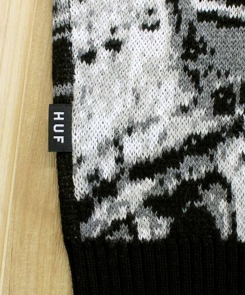 HUF（ハフ）の「ワールドワイドコミューターセーター WORLDWIDE COMMUTER SWEATER（ニット/セーター・メンズ・ブラック・L/M/XL）」の7枚目の写真