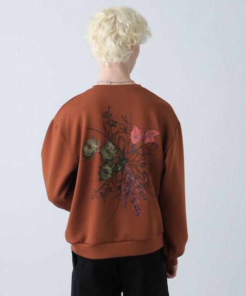 HARE（ハレ）の「FROLAコラージュバックプリントスウェット(HARE)（スウェット・メンズ・オレンジ/ブラック/ホワイト/レッド・MEDIUM/SMALL）」の4枚目の写真