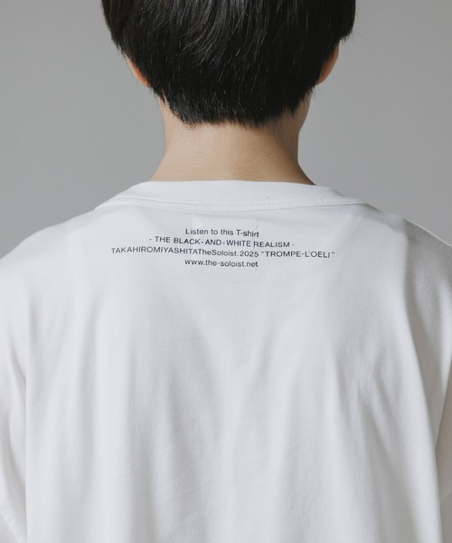 TAKAHIROMIYASHITATheSoloIst.（タカヒロミヤシタザソロイスト）の「TAKAHIROMIYASHITATheSoloIst./タカヒロミヤシタザソロイスト trompe クルーネック Tシャツ メッセージプリント（Tシャツ/カットソー・メンズ・ホワイト/ブラック・L/M）」の21枚目の写真