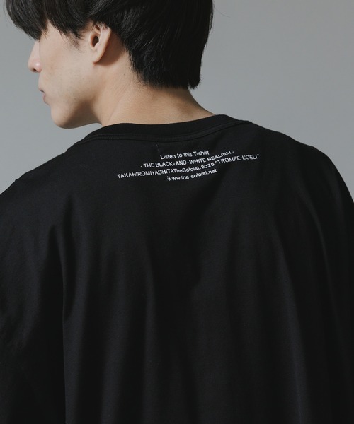 TAKAHIROMIYASHITATheSoloIst.（タカヒロミヤシタザソロイスト）の「TAKAHIROMIYASHITATheSoloIst./タカヒロミヤシタザソロイスト trompe クルーネック Tシャツ メッセージプリント（Tシャツ/カットソー・メンズ・ホワイト/ブラック・L/M）」の10枚目の写真