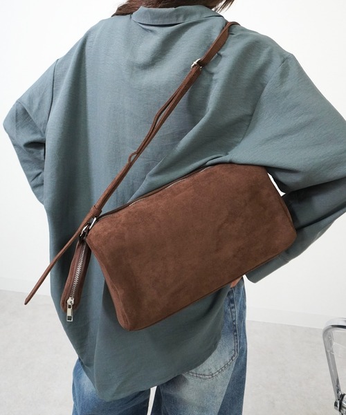 gossara(ゴサラ)の「スエード横長ショルダーBAG(ショルダーバッグ・レディース・ブラック/ダークブラウン・FREE)」の3枚目の写真