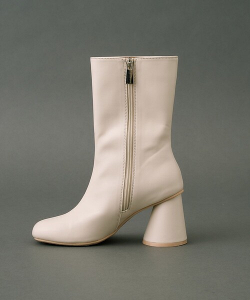 UNITED TOKYO（ユナイテッドトウキョウ）の「Cone Heel Round Boots｜美脚見え/細見え/歩きやすい/春服（ブーツ・レディース・アイボリー/ブラック/シルバー/ブラウン・1/2）」の15枚目の写真