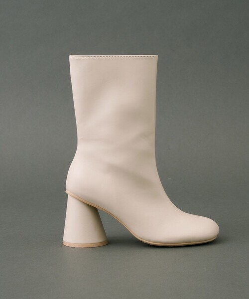UNITED TOKYO（ユナイテッドトウキョウ）の「Cone Heel Round Boots｜美脚見え/細見え/歩きやすい/春服（ブーツ・レディース・アイボリー/ブラック/シルバー/ブラウン・1/2）」の16枚目の写真