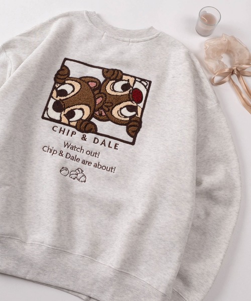 Disney（ディズニー）の「【71】【Disney/ディズニー】ミッキーマウス／スティッチ／チップ＆デール サガラ刺繍 裏起毛 スウェット（スウェット・レディース・アッシュグレー/ブルー/グレー系その他/ブラック/カーキ/ワイン/ライトグレー/マスタード・M/L）」の4枚目の写真