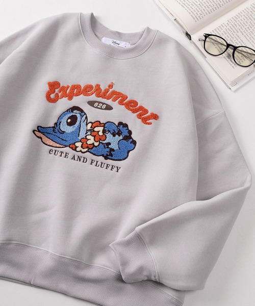 Disney（ディズニー）の「【71】【Disney/ディズニー】ミッキーマウス／スティッチ／チップ＆デール サガラ刺繍 裏起毛 スウェット（スウェット・レディース・アッシュグレー/ブルー/グレー系その他/ブラック/カーキ/ワイン/ライトグレー/マスタード・M/L）」の3枚目の写真