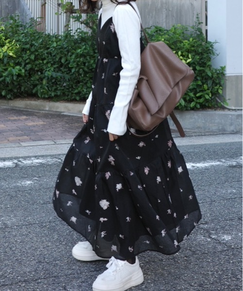 JUMELLE（ジュメロ）の「ティアードキャミドレス（ワンピース・レディース・ブラック/ベージュ・FREE）」の2枚目の写真