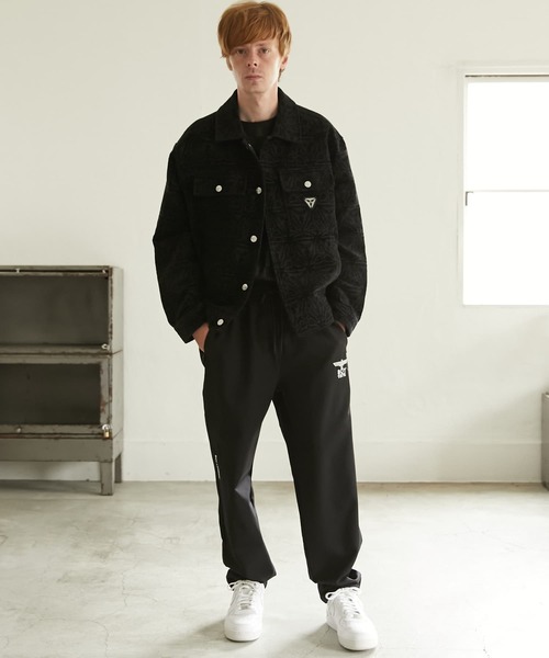 BOY LONDON(ボーイロンドン)の「【BOY LONDON】BOY VELVET JACQUARD JACKET BLACK(ブルゾン・メンズ・ブラック・X-LARGE/LARGE/MEDIUM)」の4枚目の写真