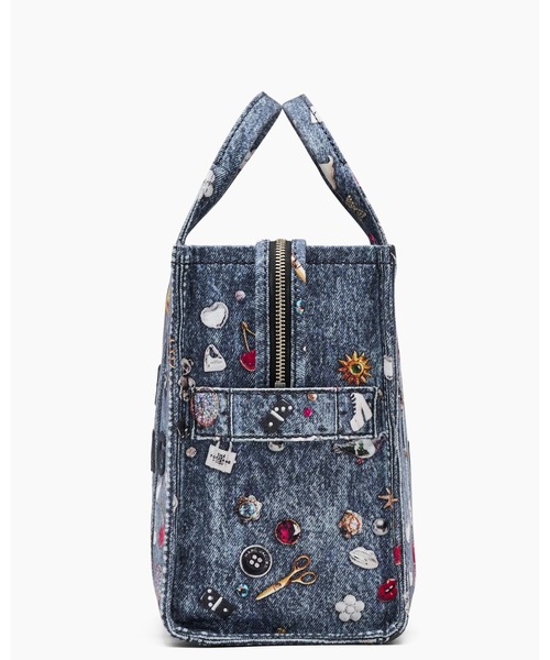 (取寄) マークジェイコブス レディース ザ トランプ ロイユ トリンケット キャンバス ミディアム トート バッグ Marc Jacobs women The Trompe L'oeil Trinket Canvas Medium Tote Bag Medium Wash Multi TROMPE LOEIL TRINKET CANVAS MEDIUM TOTE BAG/ザ トロンプルイユ