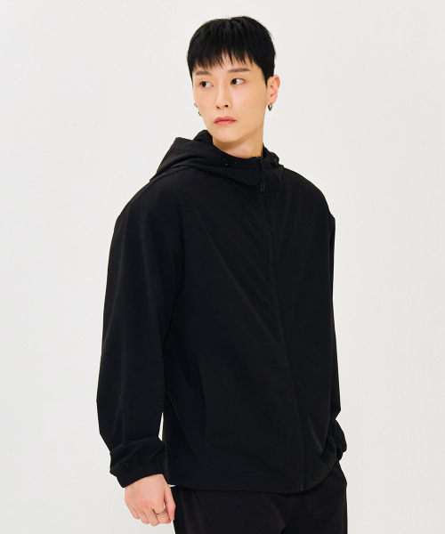 CHASECULT(チェイスカルト)の「ユニセックスストレッチフードジャケット-ブラック(その他アウター・メンズ・ブラック・100/110/95/105/90)」の2枚目の写真